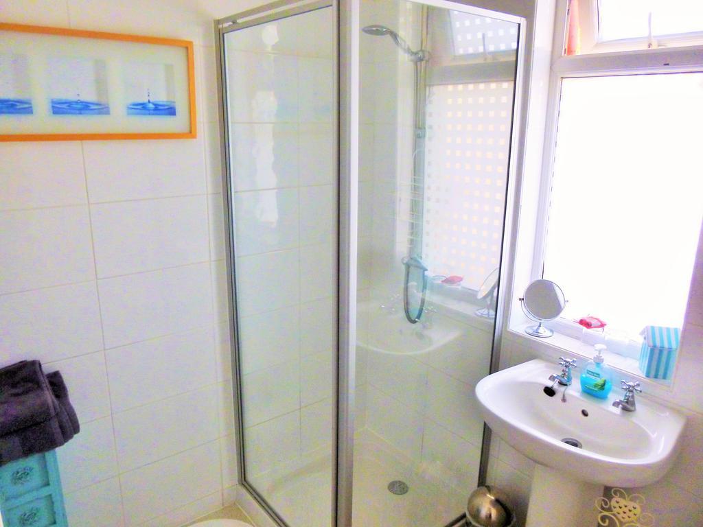 Dunsandles Guesthouse Wallasey Bilik gambar